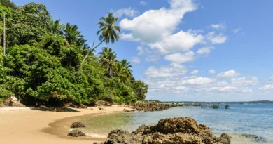 Ponta da Pedra, no caminho a pé entre Morro de São Paulo e a Gamboa. Praias da ilha de Tinharé, em Morro de São Paulo, Bahia