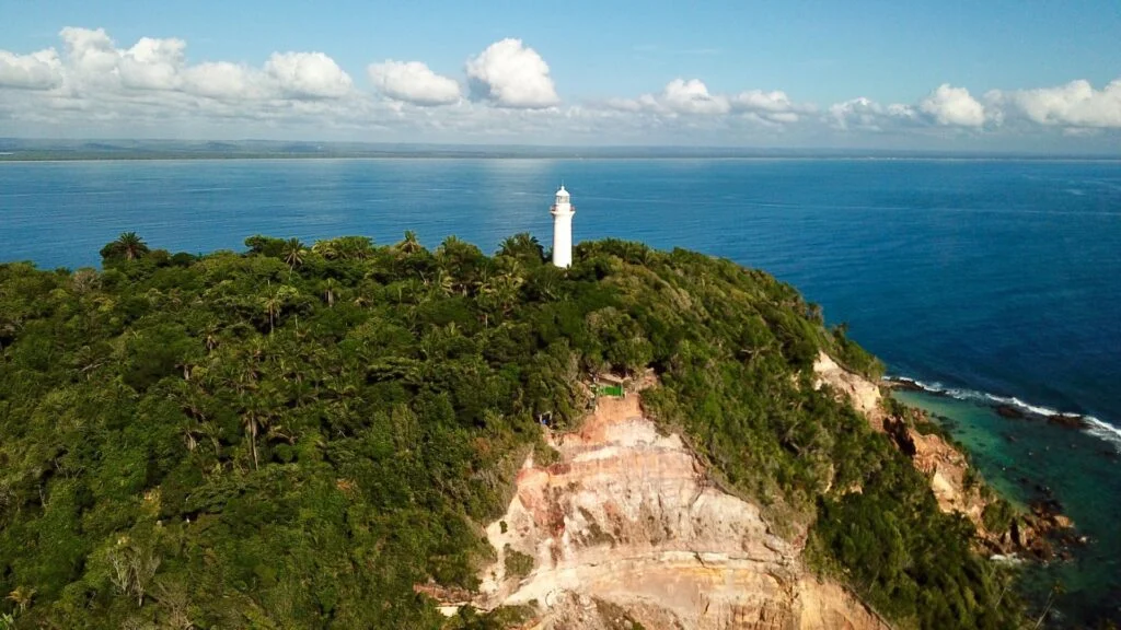 Morro de São Paulo: Explorando 6 Construções Históricas Farol do Morro de São Paulo, inaugurado em 1855