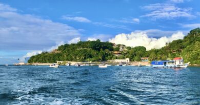 Visão a partir do barco. Chegando na Toca do Morcego em Morro de São Paulo