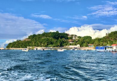 Visão a partir do barco. Chegando na Toca do Morcego em Morro de São Paulo