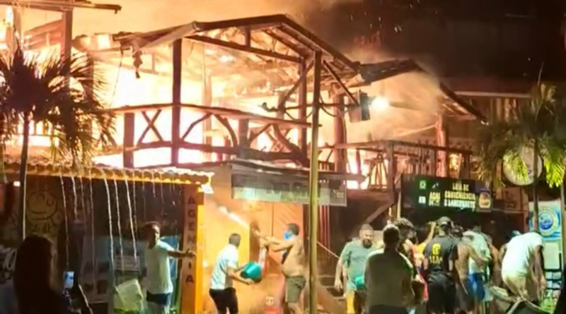 Incêndio na Segunda Praia em Morro de São Paulo