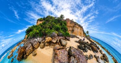 Milagres no Morro de São Paulo: o Morro visto do mar, onde ficava a capela primitiva de Nossa Senhora da Luz