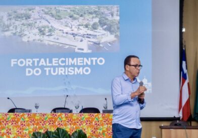 Apresentação com o tema “Fortalecimento do Turismo de Cairu” durante a reunião aberta do COMTUR de Cairu