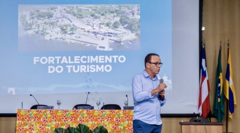 Apresentação com o tema “Fortalecimento do Turismo de Cairu” durante a reunião aberta do COMTUR de Cairu